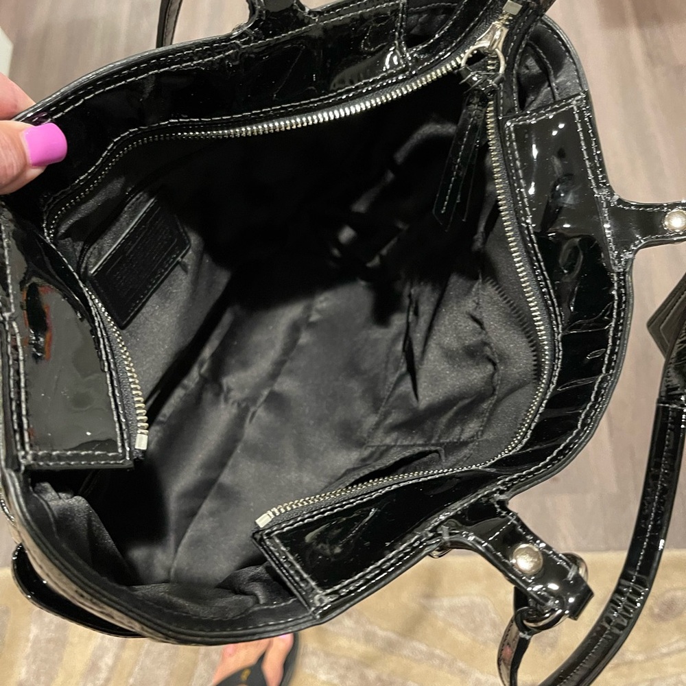 COACH Embossed Gallery Tote in Black Patent NWOT - Picture 5 of 6
